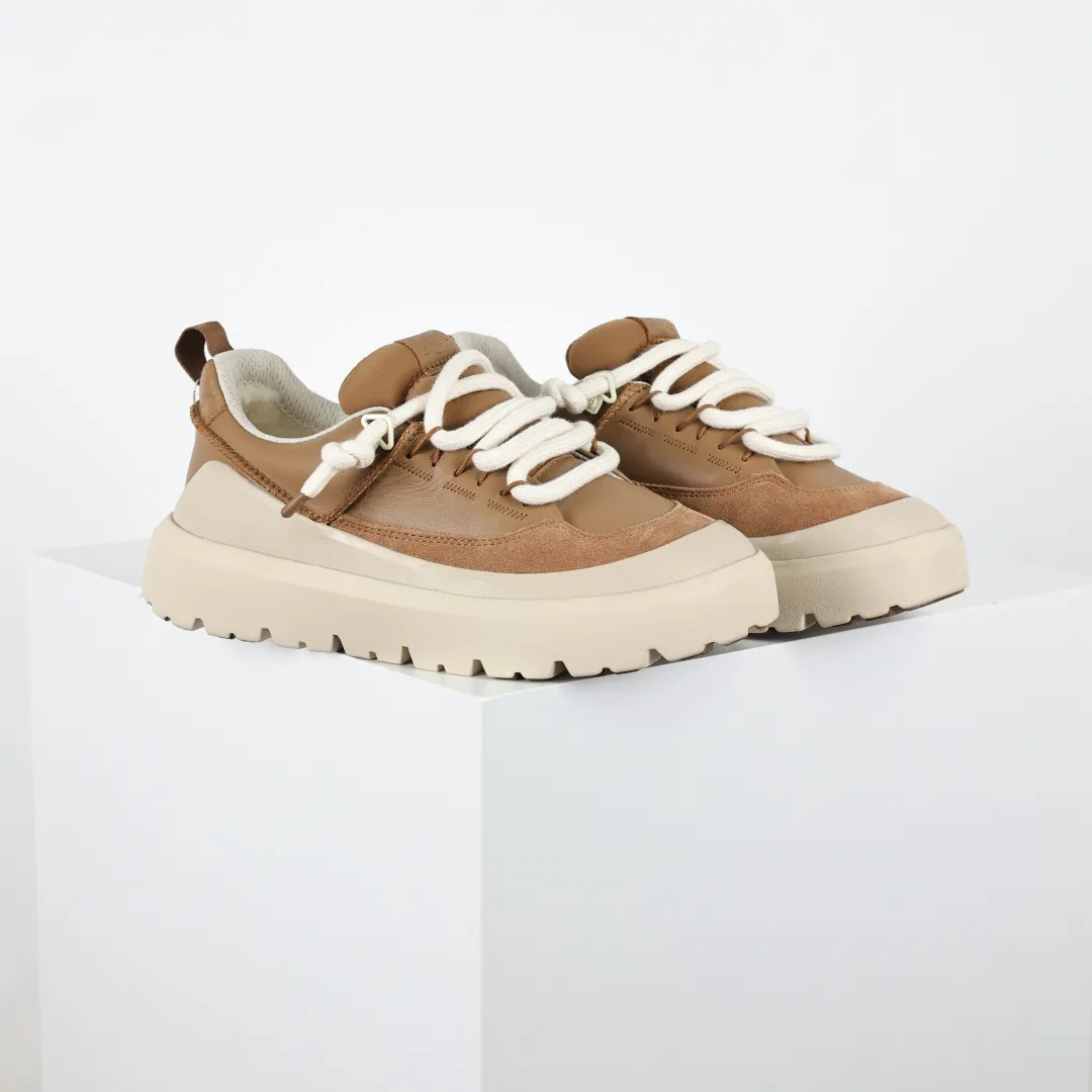 Copy price 💰700 Core recommendation Good price It is a very suitable choice for home furnishings. In recent years, uug has launched a series of styles, which are partial to the preferences of young consumers and have also moved to the forefront of fashion trends. Shoe body material: water-repellent coated suede upper, 17mm UGGPURE™ implantable wool insole, lightweight non-slip and comfortable rubber outsole, with brand LOGO and trademark, with full packaging. Size: 35 36 37 38 39 40 41 42 43 44 45